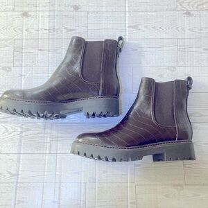 Dark chocolate brown Kenneth Cole Chelsea boots NEW